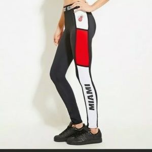 NBA Miami Heat Women’s Black High Rise Leggings Size Medium Red White Black